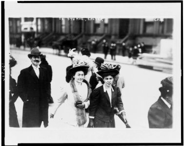 On 5th Avenue, Easter LCCN93502601