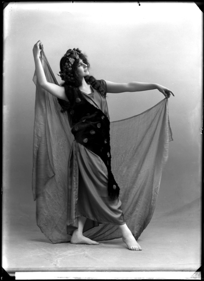 Olga Raphael-Linden in Titus at Dramatiska teatern 1911 - SMV - GR018