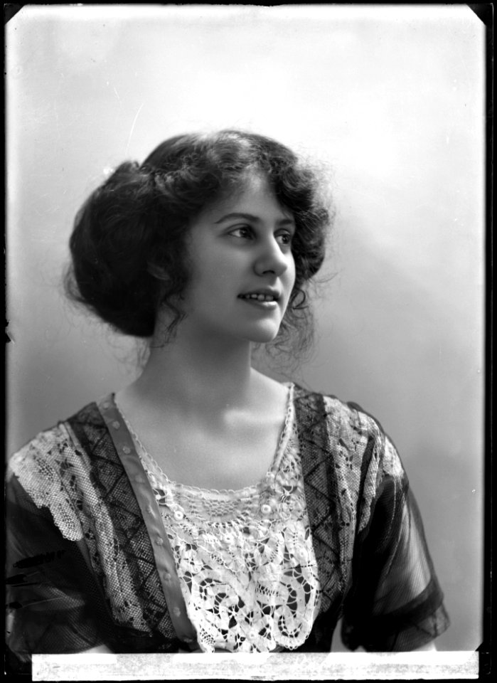 Olga Raphael-Linden, actor, portrait 1911 - SMV - GR023