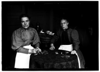 Olie, Aagje (nicht) (1837-1923) en Cato Kesseler (max res)