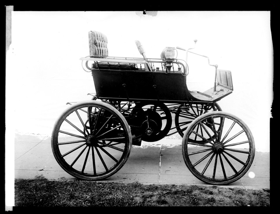 Oldsmobile LCCN2016852123