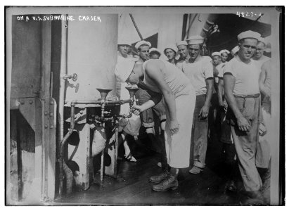 On U.S. submarine chaser LCCN2014708384