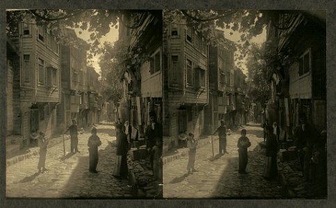 One of the picturesque Turkish streets leading down to the Bosphorus from the Mosque of St. Sophia, Constantinople LCCN2004672926