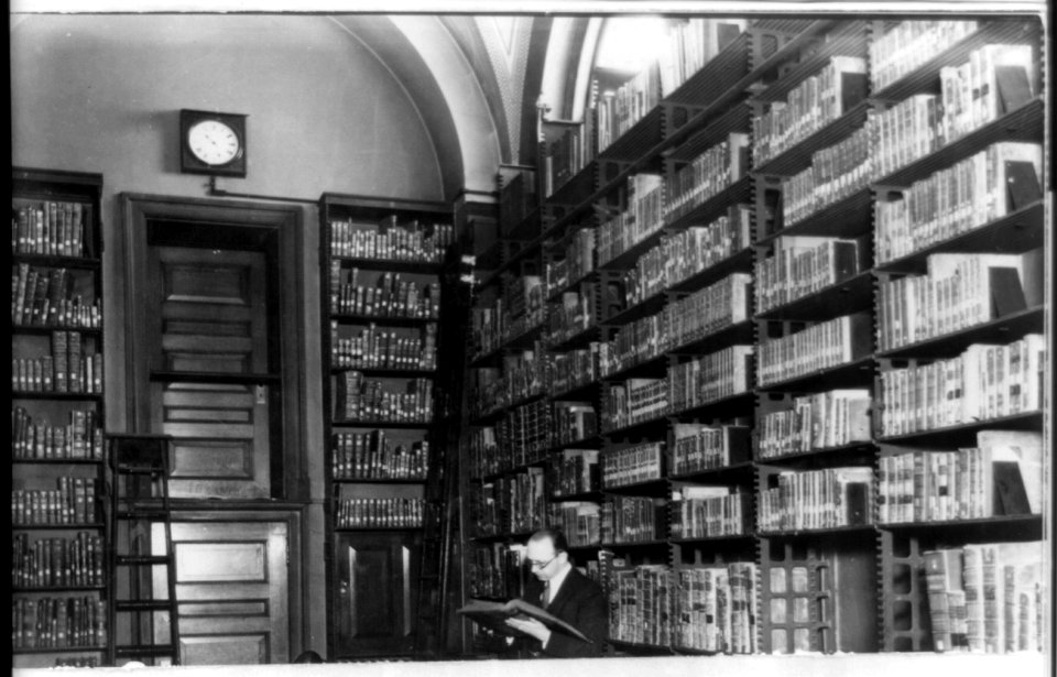 One of the stacks in the Library of Congress, Washington, D.C. LCCN2011647048