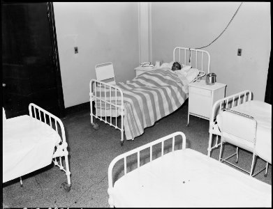 One of the wards in company owned hospital. U.S. Coal & Coke Company, U.S. ^30 &31 Mines, Lynch, Harlan County... - NARA - 541413