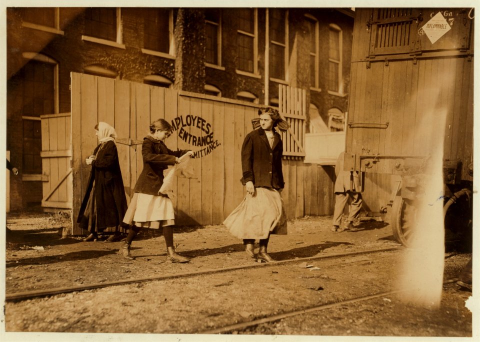 One of the young girls working in the Richmond Hosiery Co. (See report.) LOC cph.3b15647