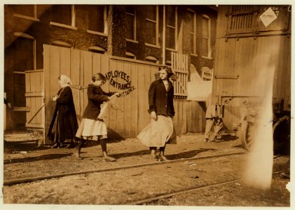 One of the young girls working in the Richmond Hosiery Co. (See report.) LOC cph.3b15647