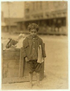 One of America's youngest newsboys. 4 years old and regular seller. (See No. 3227). LOC nclc.03851