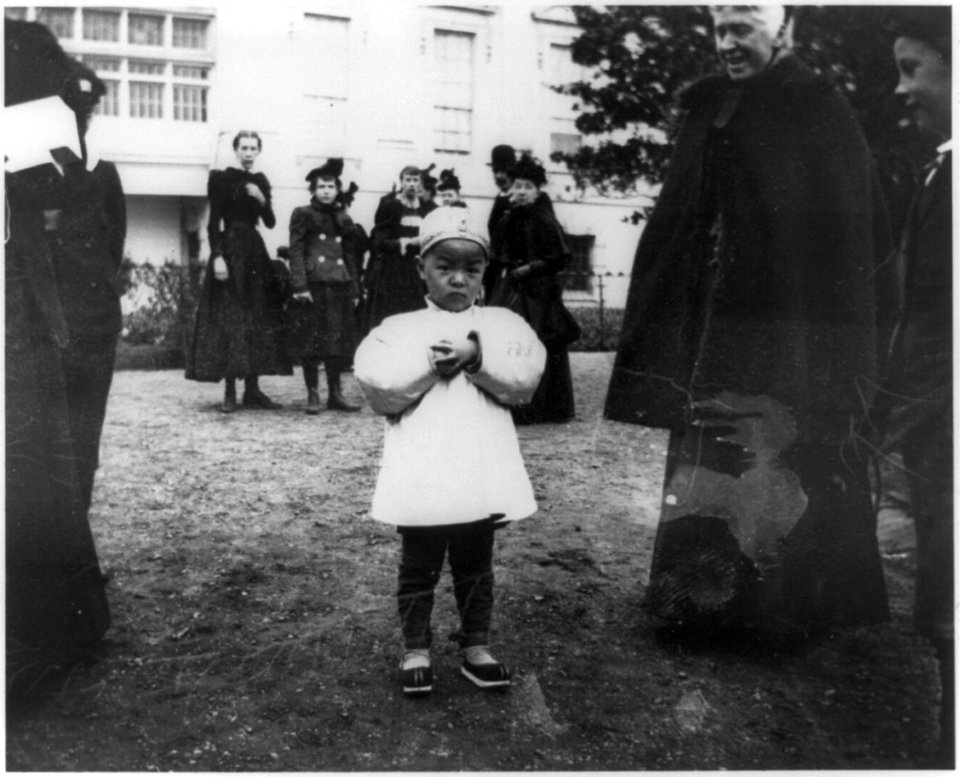 One of the youngest egg rollers on the White House lawn LCCN2002715971