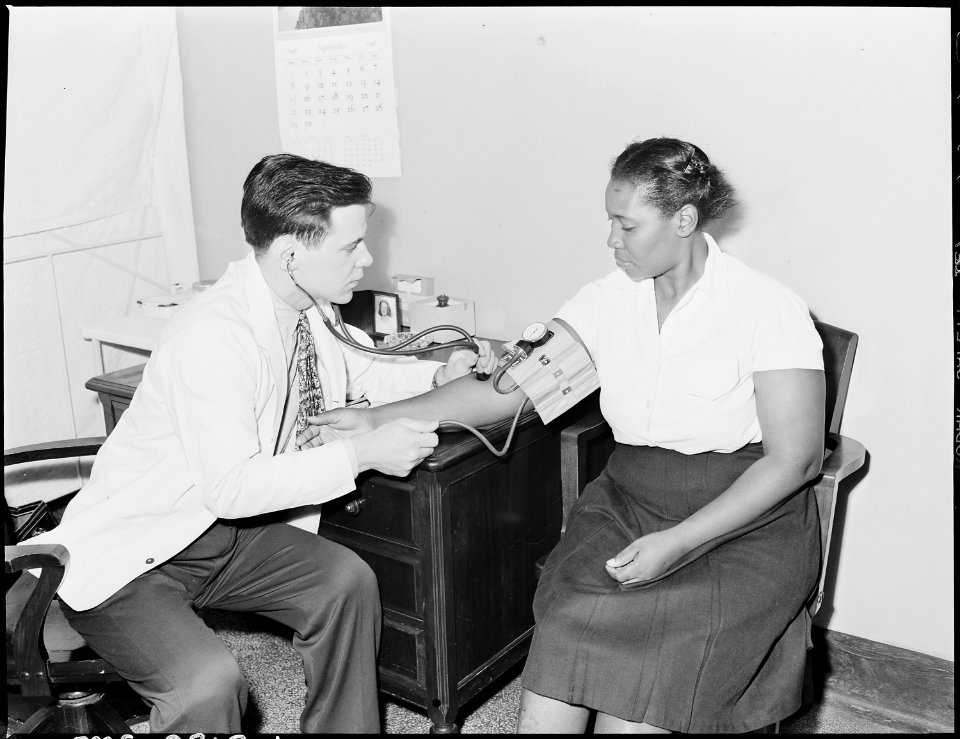 One of general treatment rooms in clinic. U.S. Coal & Coke Company, U.S. ^30 & 31 Mines, Lynch, Harlan County, Kentucky. - NARA - 541410