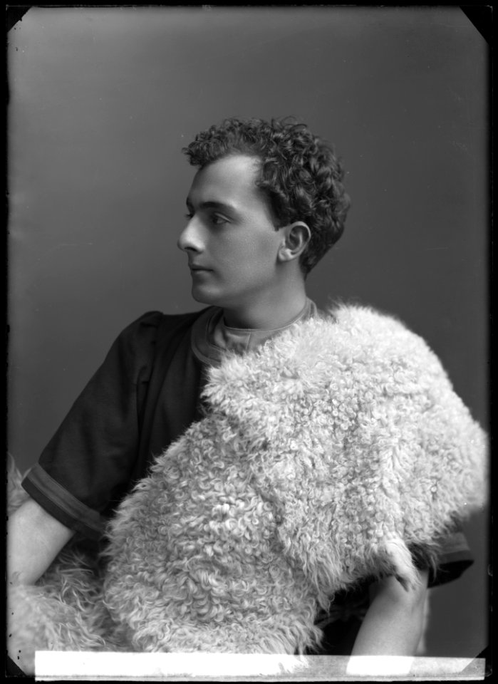 Olle Strandberg in Sköna Helena at Oscarsteatern 1909 - SMV - NS068