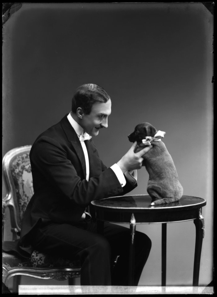 Olof Winnerstrand as Sigismond in Vännen i huset at Vasateatern 1909 - SMV - GV114