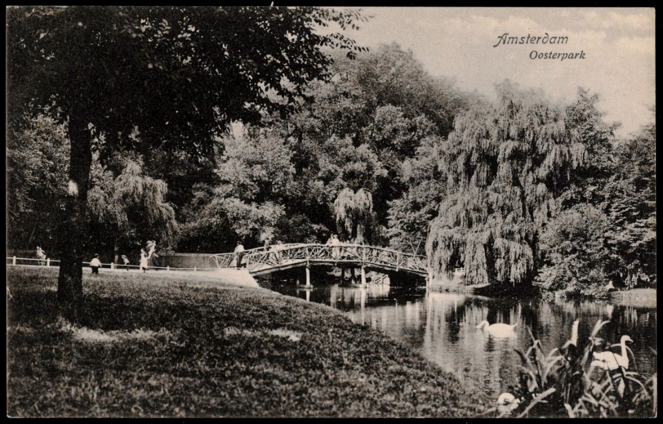 Oosterpark met brug. Uitgave Weenenk & Snel, Den Haag, Afb PRKBB00366000010