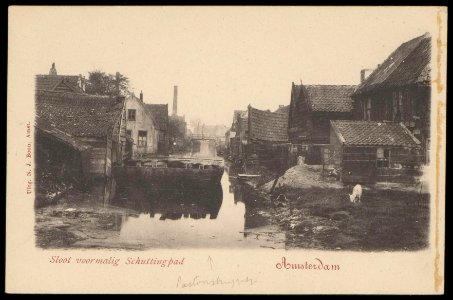 Omgeving de Clercqstraat met op de achtergrond het Pastoorsbruggetje. Uitgave N.J. Boon, Amsterdam photo