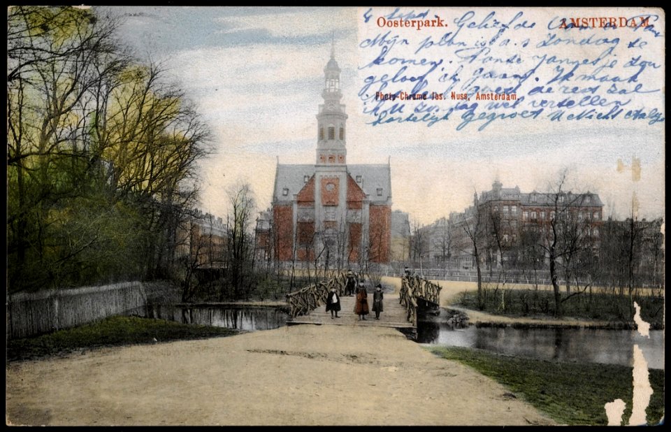 Oosterpark met op de achtergrond de Linnaeusstraat met Muiderkerk. Uitgave Jos. Nuss, Amsterdam, Afb PRKBB00366000015