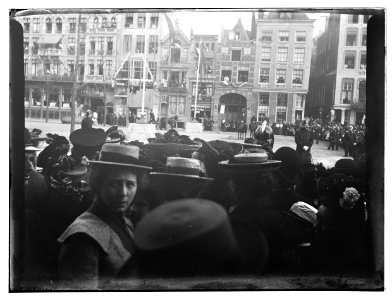 Opening van de Beurs van Berlage door koningin Wilhelmina Jacob Olie (max res)