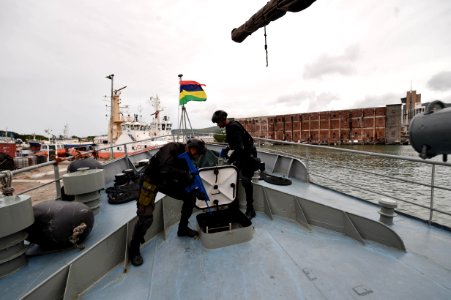 Operation Cutlass Express 2017 - different nations' boarding parties train together (32360853030)
