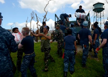 Operation Damayan 131118-N-CG241-263 photo