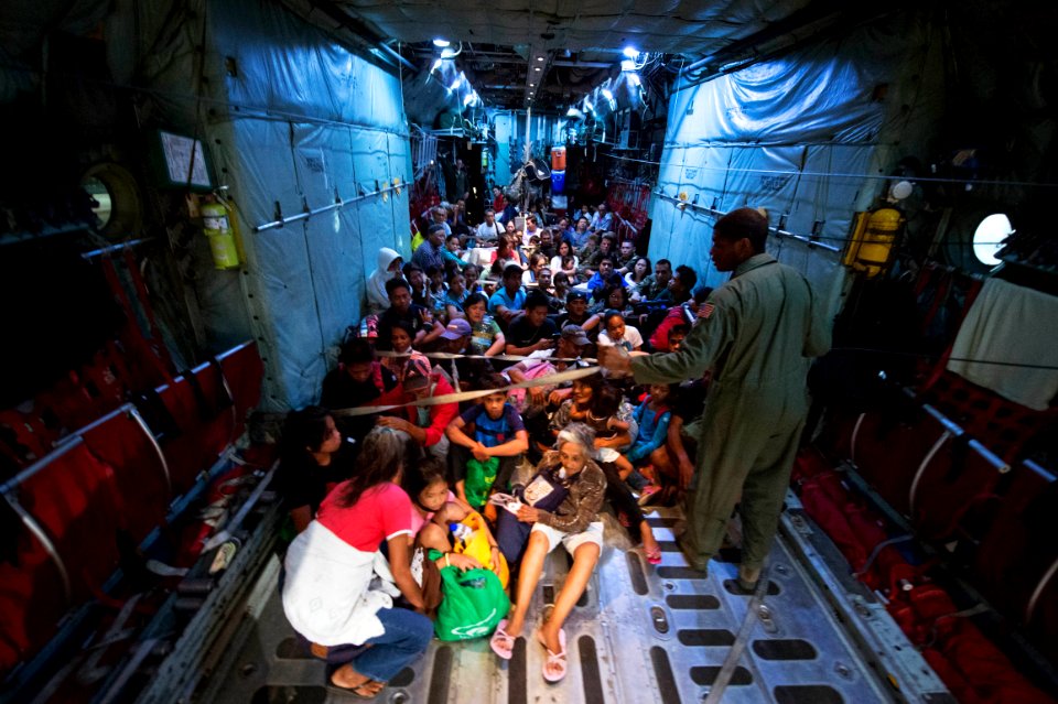 Operation Damayan 131119-N-NI474-323