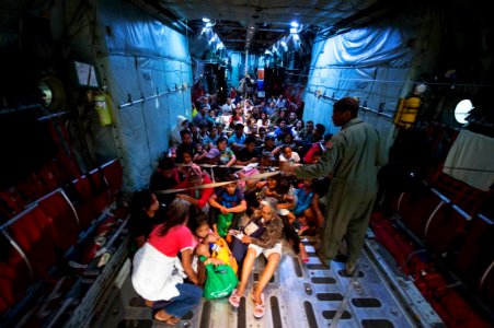 Operation Damayan 131119-N-NI474-323