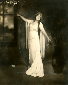 Opera singer Anna Fitziu (SAYRE 543)