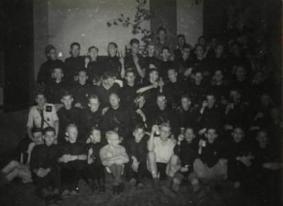 Oogsthulp in Tynaarlo - Fotodienst der NSB - NIOD - 211524