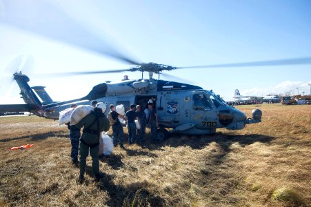 Operation Damayan 131118-N-BX824-050
