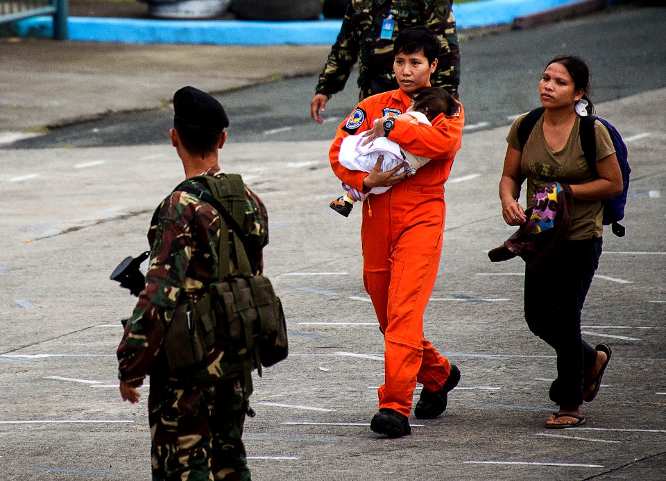 Operation Damayan, Typhoon Haiyan-Yolanda 131122-N-NI474-108