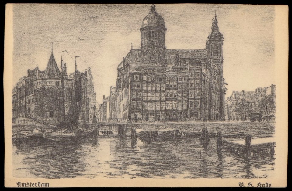 Op de voorgrond het Open Havenfront met v.l.n.r. de Geldersekade, Schreierstoren, Oudezijds Kolk, Prins Hendrikkade 53-93 met de Sint Nicolaaskerk op nr.76, Afb PBKD00198000002