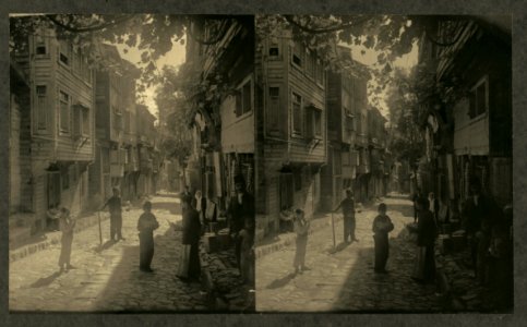 One of the picturesque Turkish streets leading down to the Bosphorus from the Mosque of St. Sophia, Constantinople LCCN2004672926