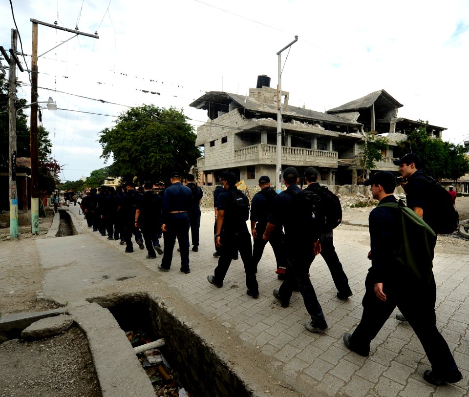 Operation Unified Response, Bataan Amphibious Relief Mission 100125-N-DU164-377