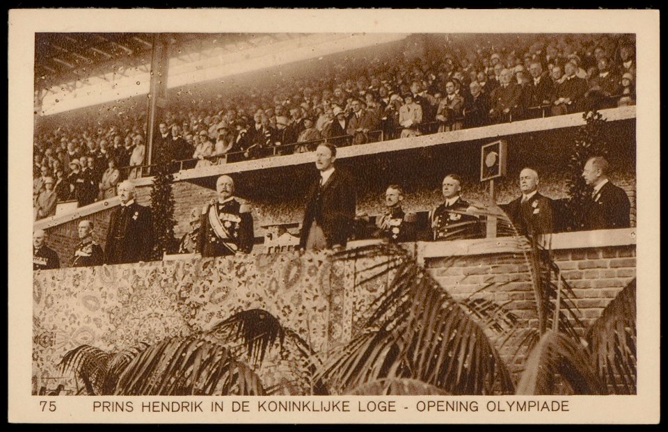 Opening van de Olympische Spelen. Prins Hendrik in de koninklijke loge. Uitgave Weenenk & Snel, Den Haag, Afb PBKD00435000010