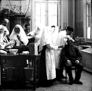 Operatiekamer Gasthuis Calvariënberg Maastricht, 1896 (RHCL, VKG 059)