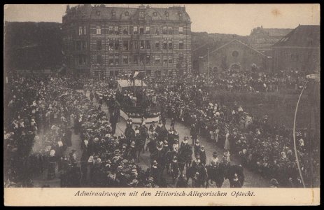 Optocht op de brug over de Plantage Muidergracht met links het Alexanderplein en rechts de Sarphatistraat, Afb PBKD00170000005