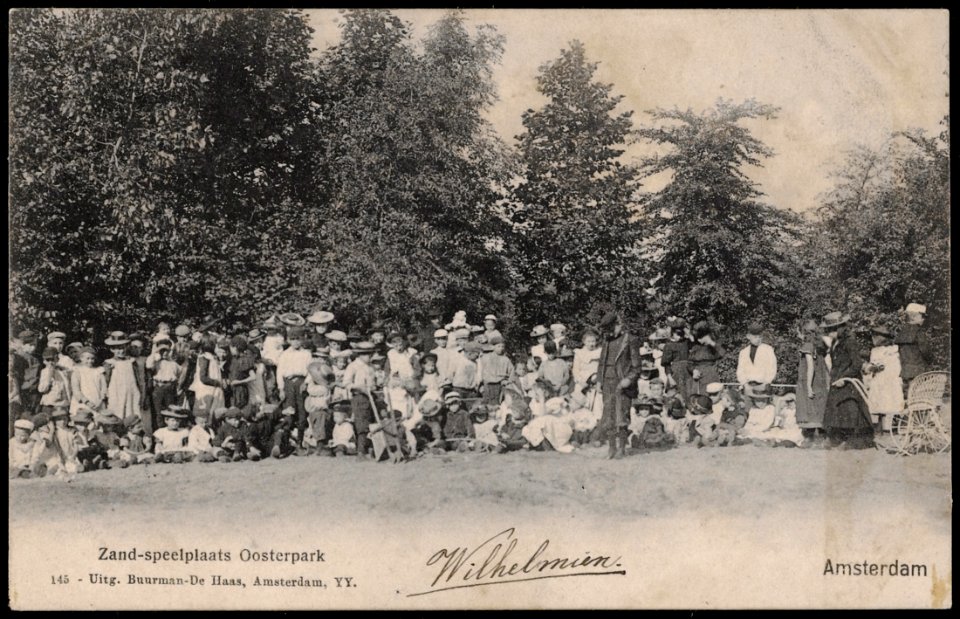 Oosterpark met schoolfoto bij een speelplaats. Uitgave Buurman-De Haas, Amsterdam, Afb PRKBB00366000013