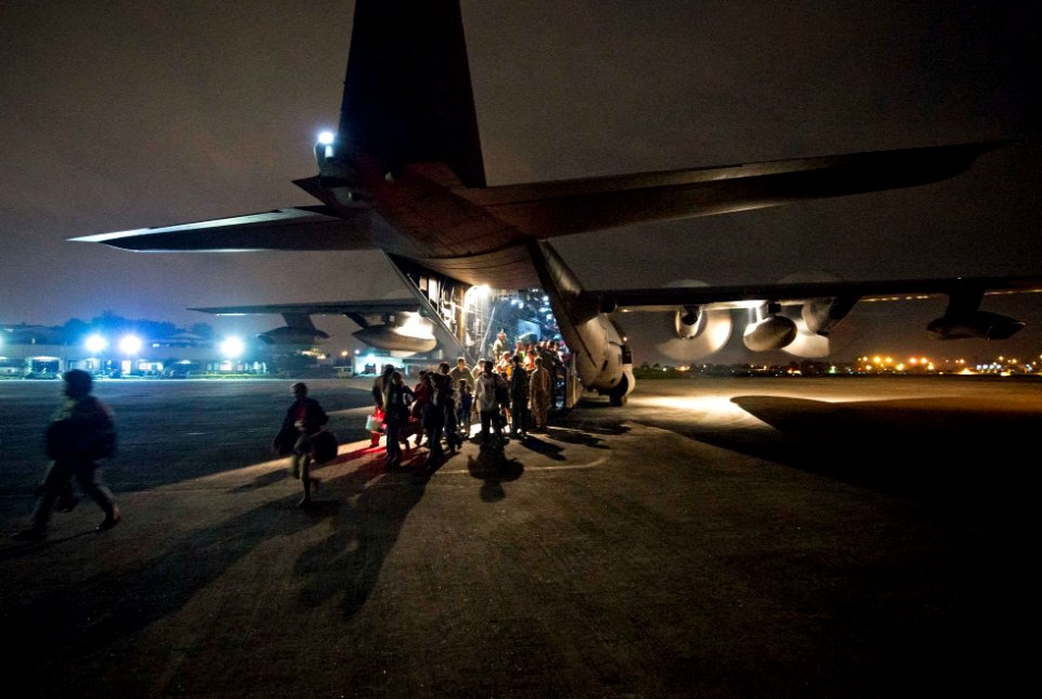 Operation Damayan 131121-N-NI474-351