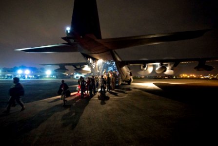 Operation Damayan 131121-N-NI474-351