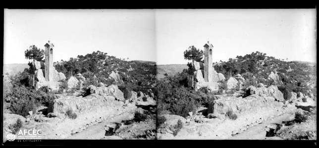 Oratori al costat d'un camí al terme de Torà