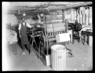 Oppenheimer's Dress Shop, Wash., D.C. LCCN2016824473