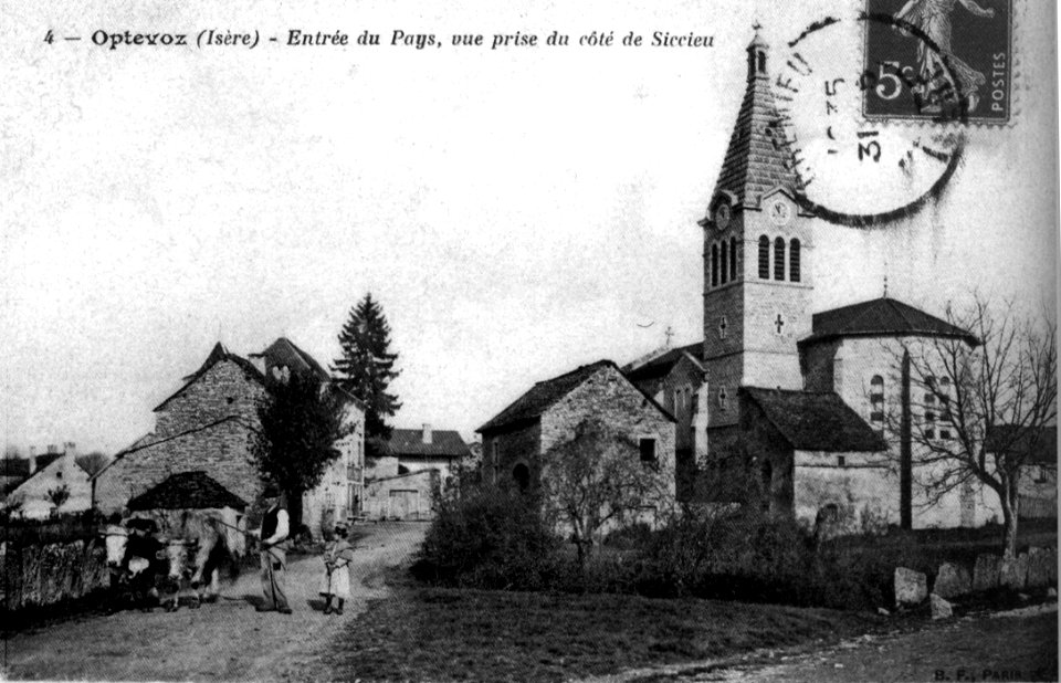 Optevoz, entrée du pays, vue prise du coté de Siccieu, 1913, p148 de L'Isère les 533 communes - B F, Paris