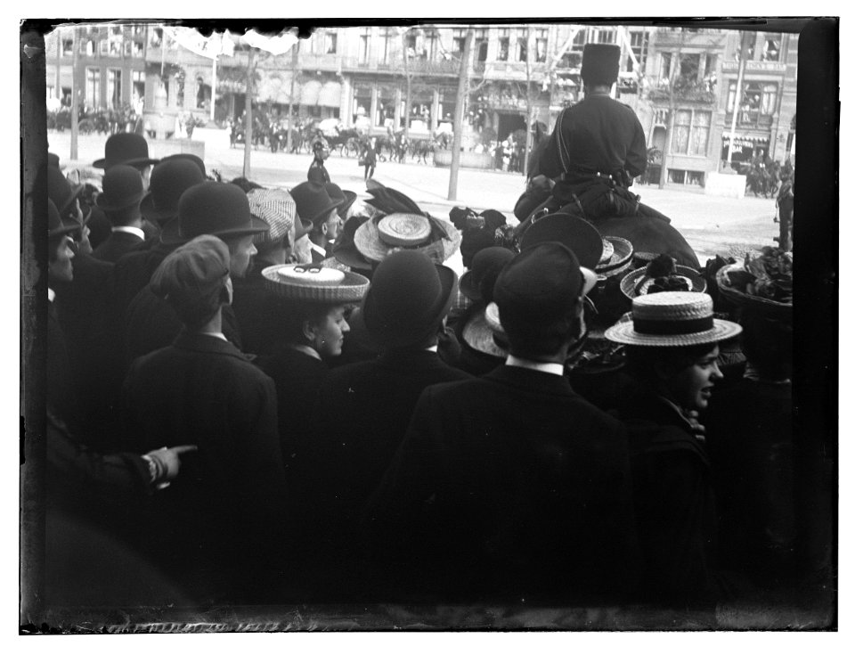 Opening van de Beurs van Berlage door koningin Wilhelmina, foto 1 Jacob Olie (max res)