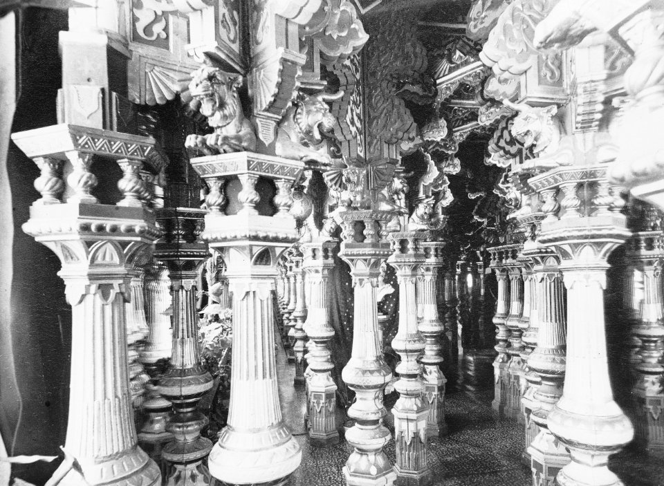 Orientaliska irrgång-salongen (Nya Panoptikon), Hamngatan 1894 05