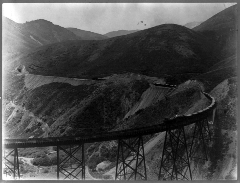 Ore train and Dry Fork Bridge, Bingham, Utah LCCN2002711306