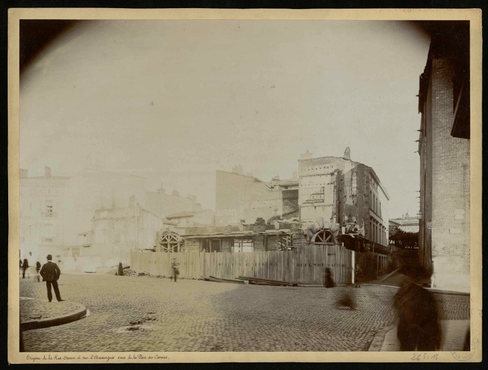Origine de la rue Ozenne et rue d'Aussargues vues de la place des Carmes - FRAC31555 26Fi13