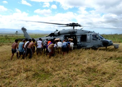 Operation Damayan 131116-N-CG241-389 photo