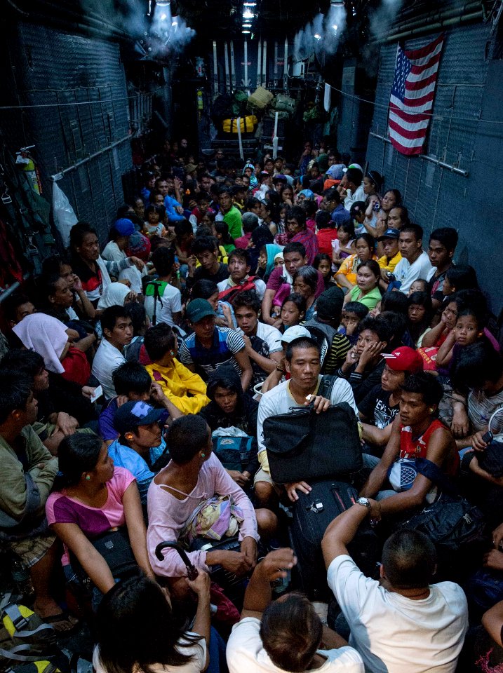Operation Damayan 131121-N-NI474-218