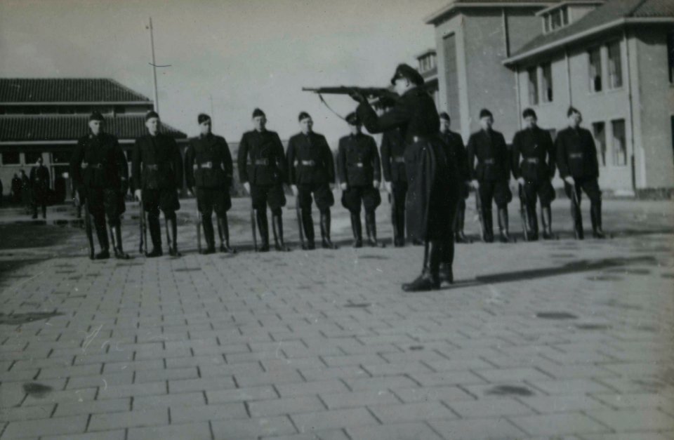 Opleiding Landwacht - Fotodienst der NSB - NIOD - 156312