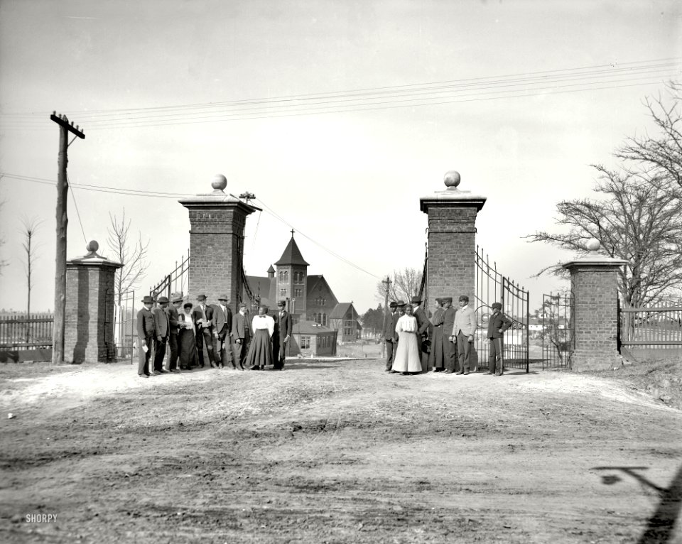 Original Lincoln Gates (University Entrance)