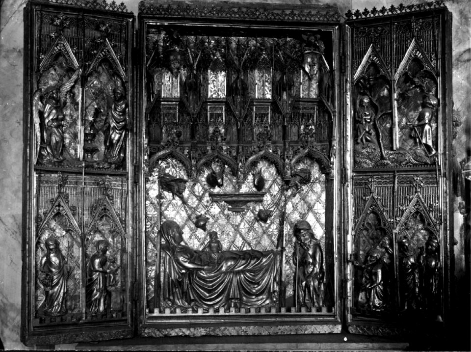 Oratório Tríptico de prata do Santuário de Nossa Senhora da Oliveira