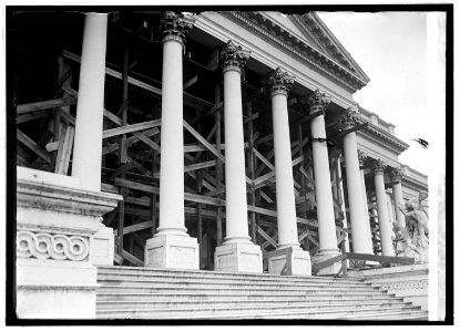 Painting U.S. Capitol, 8-26-22 LCCN2016846654